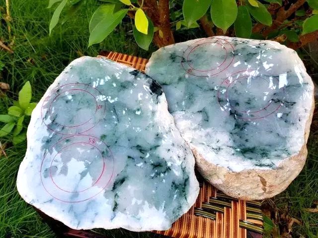 翡翠飘花值钱吗,翡翠飘花原石多吗-第2张图片-翡翠网 翡翠飘花值钱吗,翡翠飘花原石多吗-第2张图片-翡翠网