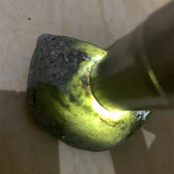 开窗翡翠原石色料分辨,翡翠原石开窗好还是不开窗好-第1张图片-翡翠网 开窗翡翠原石色料分辨,翡翠原石开窗好还是不开窗好-第1张图片-翡翠网