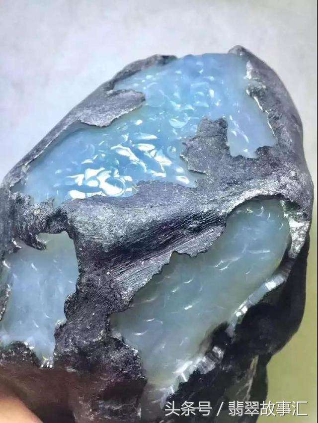 翡翠水泥皮切开价格,翡翠水泥皮切开价格表-第1张图片-翡翠网 翡翠水泥皮切开价格,翡翠水泥皮切开价格表-第1张图片-翡翠网