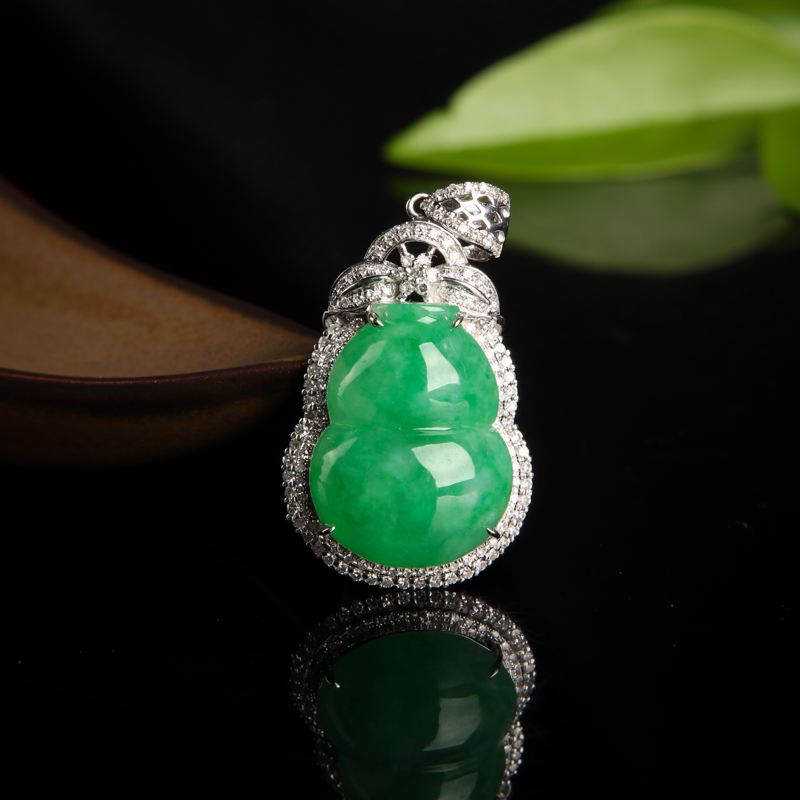 阳绿糯种手镯什么价位糯种阳绿翡翠图片价格-第2张图片-翡翠网 阳绿糯种手镯什么价位糯种阳绿翡翠图片价格-第2张图片-翡翠网