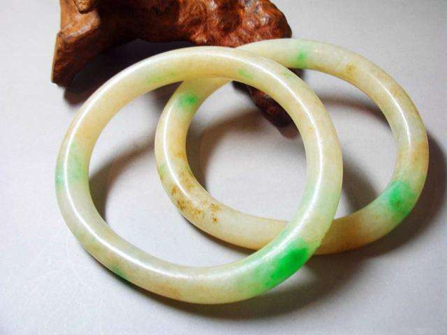 直播翡翠手镯需要说什么,翡翠手镯知识解说员-第2张图片-翡翠网 直播翡翠手镯需要说什么,翡翠手镯知识解说员-第2张图片-翡翠网