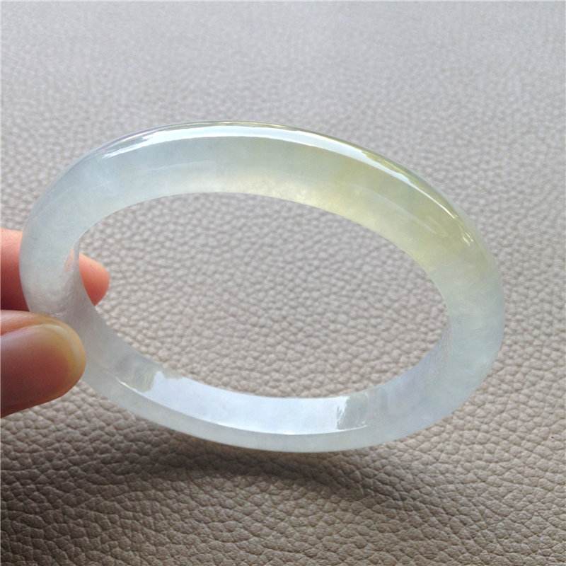 冰种黄翡翠价格,冰种黄翡翠手镯拍卖记录-第2张图片-翡翠网 冰种黄翡翠价格,冰种黄翡翠手镯拍卖记录-第2张图片-翡翠网