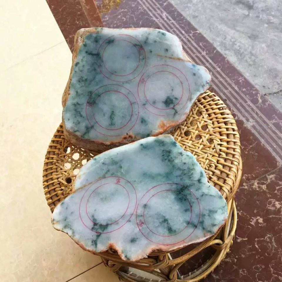 翡翠原石苍蝇翅,苍蝇翅翡翠原石开出冰种-第1张图片-翡翠网 翡翠原石苍蝇翅,苍蝇翅翡翠原石开出冰种-第1张图片-翡翠网