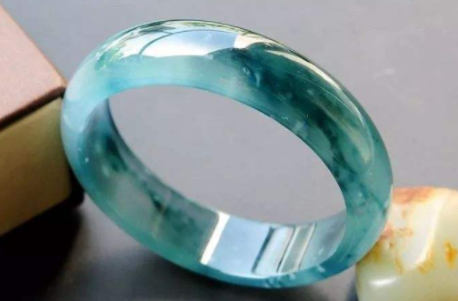 翡翠手镯入门基础知识视频,翡翠手镯入门基础知识-第2张图片-翡翠网 翡翠手镯入门基础知识视频,翡翠手镯入门基础知识-第2张图片-翡翠网