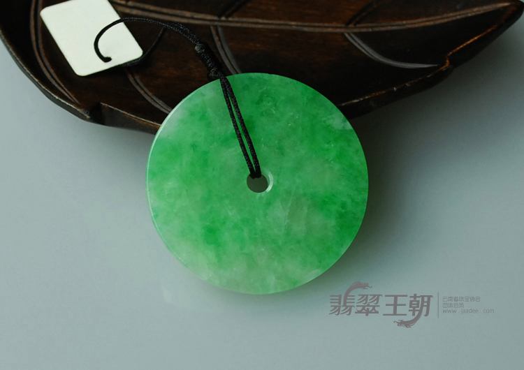 绿色糯冰种翡翠值钱吗白色糯冰种翡翠值钱吗-第2张图片-翡翠网 绿色糯冰种翡翠值钱吗白色糯冰种翡翠值钱吗-第2张图片-翡翠网