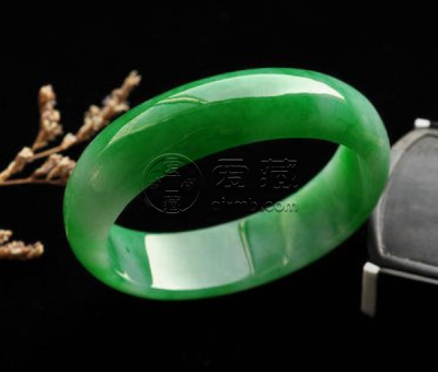 什么价位的翡翠性价比高,翡翠价格优势-第2张图片-翡翠网 什么价位的翡翠性价比高,翡翠价格优势-第2张图片-翡翠网