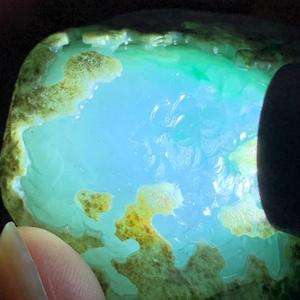 关于3斤重飘绿花翡翠原石什么价的信息-第2张图片-翡翠网 关于3斤重飘绿花翡翠原石什么价的信息-第2张图片-翡翠网