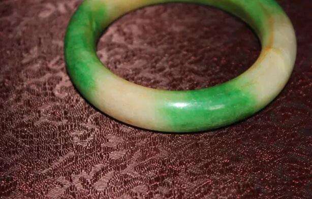 翡翠手镯讲解知识大全翡翠手镯讲解知识-第1张图片-翡翠网