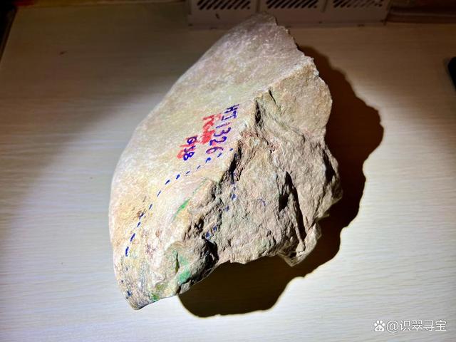 十堰人造翡翠原石批发,十堰人造翡翠原石-第2张图片-翡翠网 十堰人造翡翠原石批发,十堰人造翡翠原石-第2张图片-翡翠网