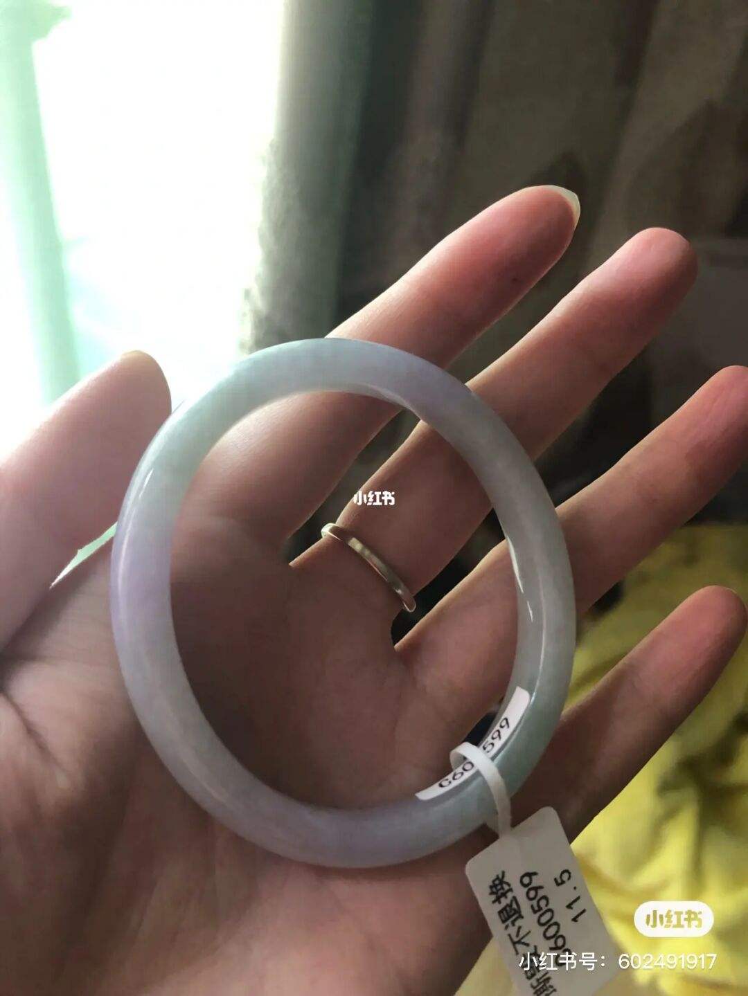 翡翠手镯用紫光灯好吗翡翠手镯用紫光灯照射是什么色为正常-第2张图片-翡翠网 翡翠手镯用紫光灯好吗翡翠手镯用紫光灯照射是什么色为正常-第2张图片-翡翠网