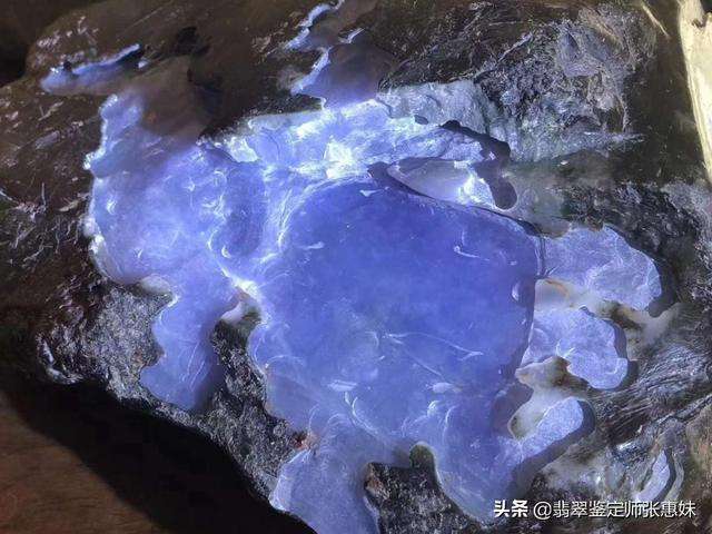 翡翠原石在哪开采出的,翡翠原石在哪里开采-第2张图片-翡翠网 翡翠原石在哪开采出的,翡翠原石在哪里开采-第2张图片-翡翠网