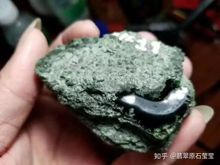 翡翠原石很小翡翠原石很小很厚-第1张图片-翡翠网 翡翠原石很小翡翠原石很小很厚-第1张图片-翡翠网