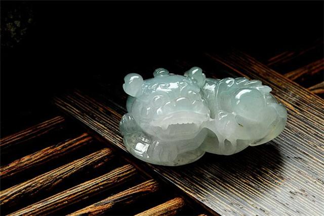 翡翠和玉的价格对比,翡翠和玉的价格-第1张图片-翡翠网 翡翠和玉的价格对比,翡翠和玉的价格-第1张图片-翡翠网