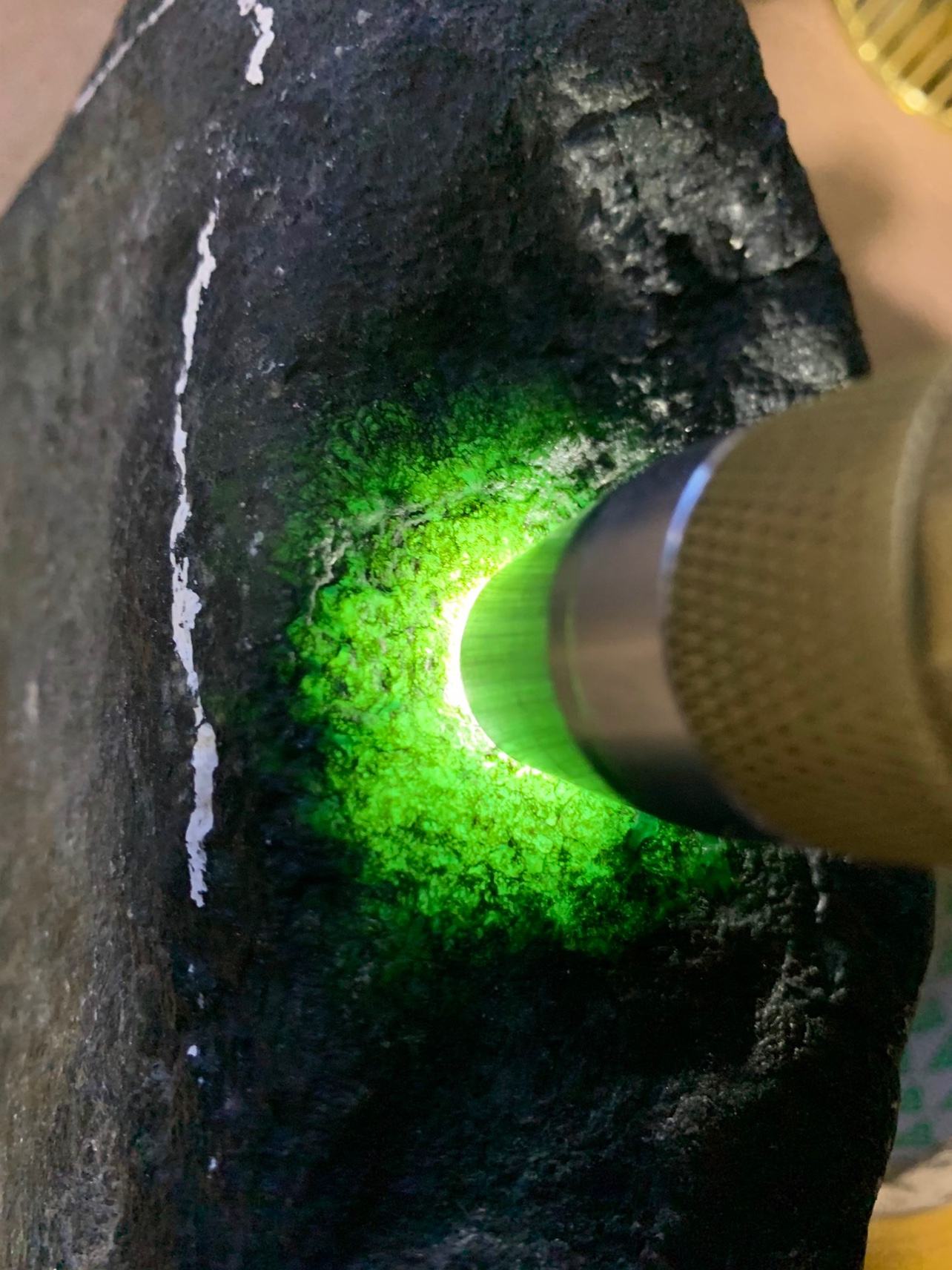 翡翠原石头半明料怎么看半明料翡翠原石怎么样-第1张图片-翡翠网 翡翠原石头半明料怎么看半明料翡翠原石怎么样-第1张图片-翡翠网