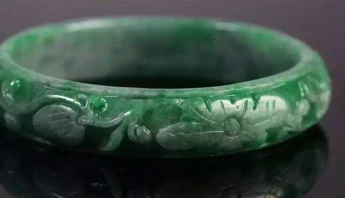 翡翠手镯颜色分类图解,翡翠手镯花纹颜色-第1张图片-翡翠网 翡翠手镯颜色分类图解,翡翠手镯花纹颜色-第1张图片-翡翠网