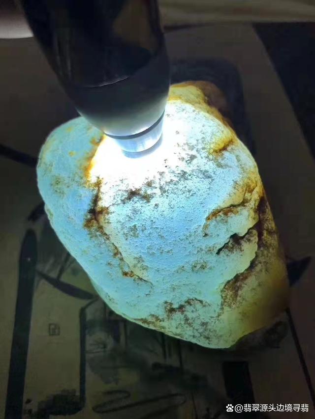 翡翠原石货源翡翠原石供应-第2张图片-翡翠网 翡翠原石货源翡翠原石供应-第2张图片-翡翠网