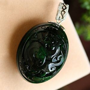 镶金墨绿翡翠貔貅价格,镶金墨绿翡翠貔貅价格及图片-第1张图片-翡翠网