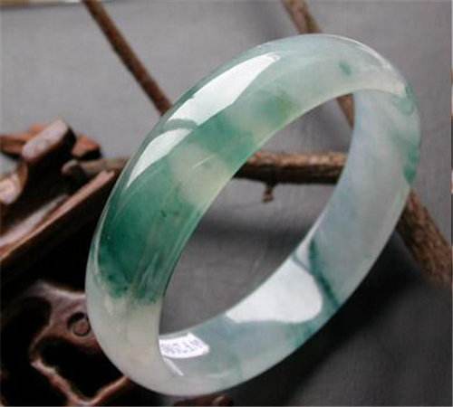 现在翡翠什么价格,翡翠什么价格-第1张图片-翡翠网 现在翡翠什么价格,翡翠什么价格-第1张图片-翡翠网