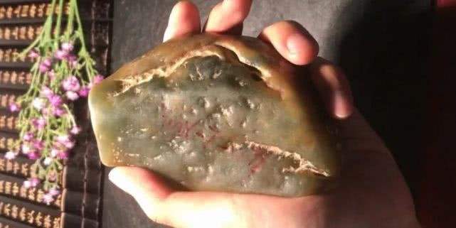 翡翠原石开刀翡翠原石**事件-第1张图片-翡翠网 翡翠原石开刀翡翠原石**事件-第1张图片-翡翠网