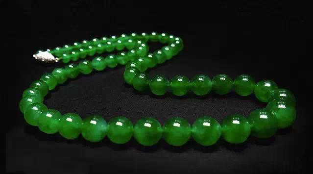 翡翠玉石知识书,翡翠玉石选购与鉴赏书籍-第2张图片-翡翠网 翡翠玉石知识书,翡翠玉石选购与鉴赏书籍-第2张图片-翡翠网