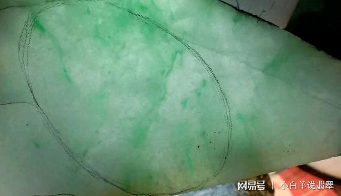 3斤重飘绿花翡翠原石什么价,飘阳绿翡翠手镯价格-第1张图片-翡翠网 3斤重飘绿花翡翠原石什么价,飘阳绿翡翠手镯价格-第1张图片-翡翠网