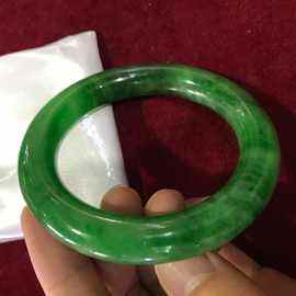 镇平翡翠手镯加工厂哪家好点镇平翡翠手镯加工厂哪家好-第2张图片-翡翠网