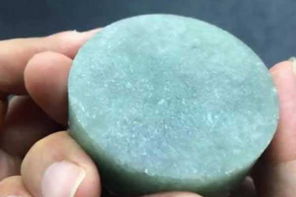 翡翠上有荧光翡翠原石起荧光图片-第2张图片-翡翠网 翡翠上有荧光翡翠原石起荧光图片-第2张图片-翡翠网