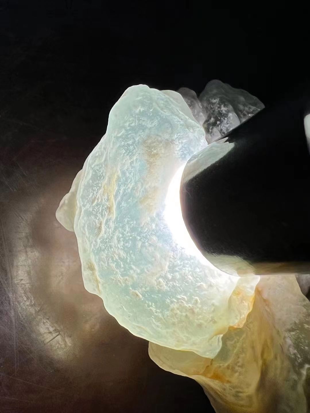 冰糯种翡翠如何鉴定,南宁糯冰翡翠原石如何鉴别-第2张图片-翡翠网 冰糯种翡翠如何鉴定,南宁糯冰翡翠原石如何鉴别-第2张图片-翡翠网