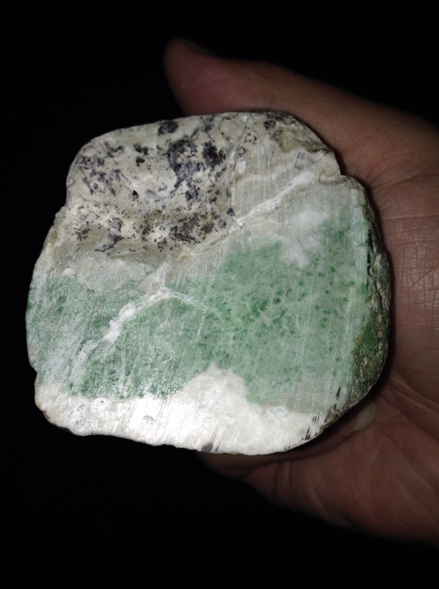 一块目测稳涨的翡翠原石值多少,一块目测稳涨的翡翠原石-第1张图片-翡翠网 一块目测稳涨的翡翠原石值多少,一块目测稳涨的翡翠原石-第1张图片-翡翠网