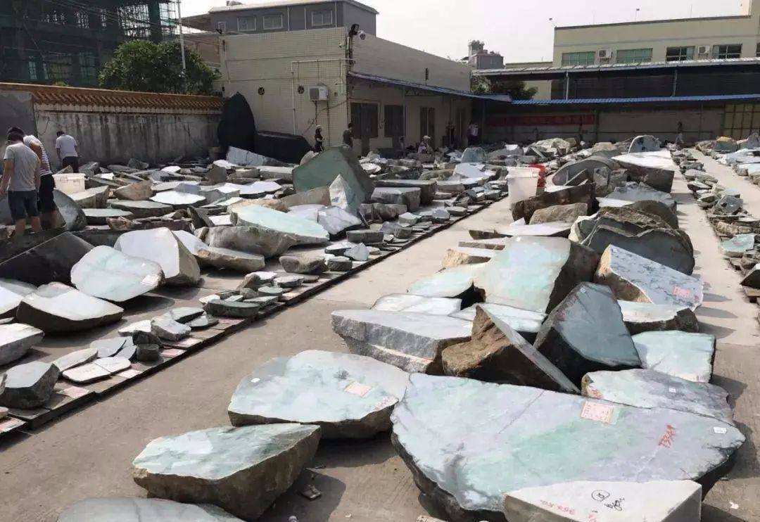 现在市场上的翡翠原石原石翡翠的市场-第2张图片-翡翠网 现在市场上的翡翠原石原石翡翠的市场-第2张图片-翡翠网