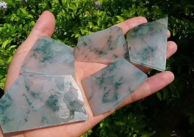 怎样检测翡翠原石有无裂缝怎样检测翡翠原石有无裂缝现象-第1张图片-翡翠网 怎样检测翡翠原石有无裂缝怎样检测翡翠原石有无裂缝现象-第1张图片-翡翠网