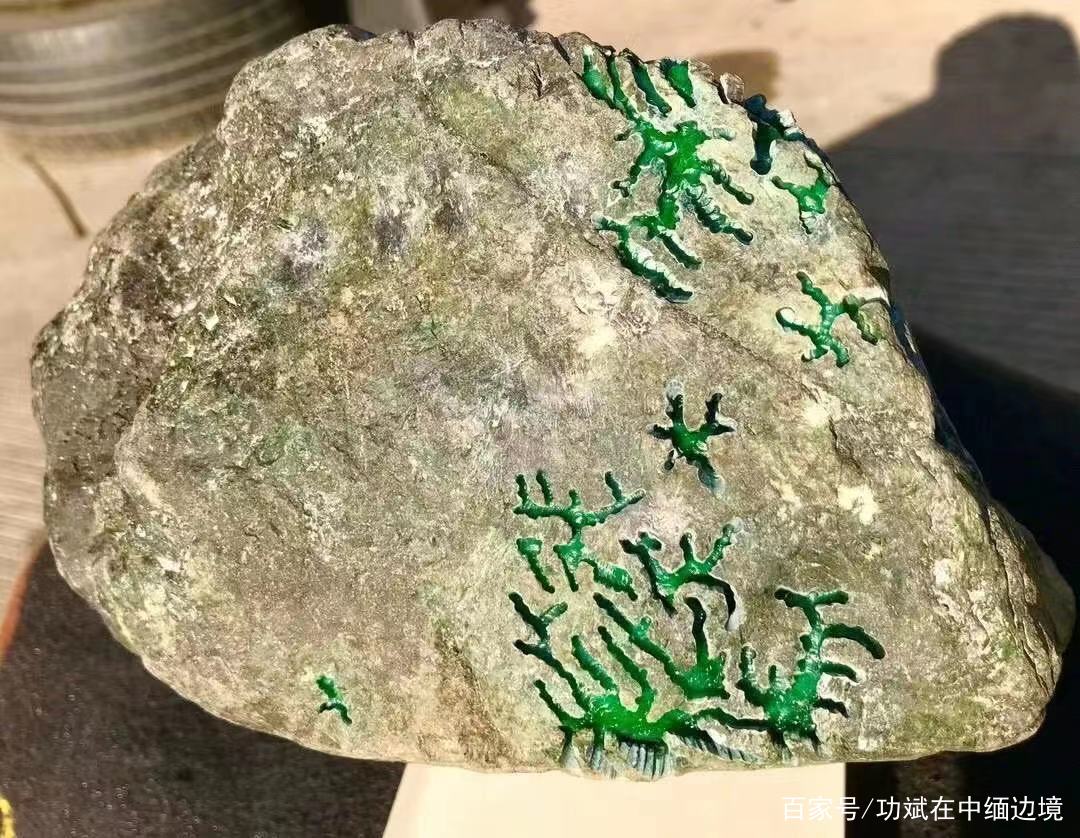 翡翠原石是什么颜色,翡翠原石安检机颜色-第2张图片-翡翠网 翡翠原石是什么颜色,翡翠原石安检机颜色-第2张图片-翡翠网