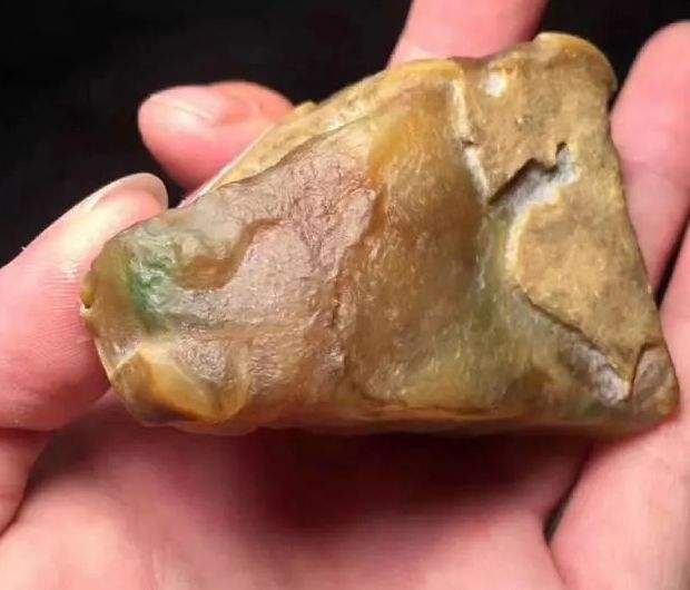 介绍翡翠原石的句子,介绍翡翠原石的常用语-第2张图片-翡翠网 介绍翡翠原石的句子,介绍翡翠原石的常用语-第2张图片-翡翠网