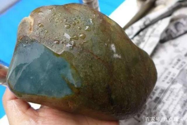 翡翠原石皮有焦感翡翠原石皮很硬-第2张图片-翡翠网 翡翠原石皮有焦感翡翠原石皮很硬-第2张图片-翡翠网