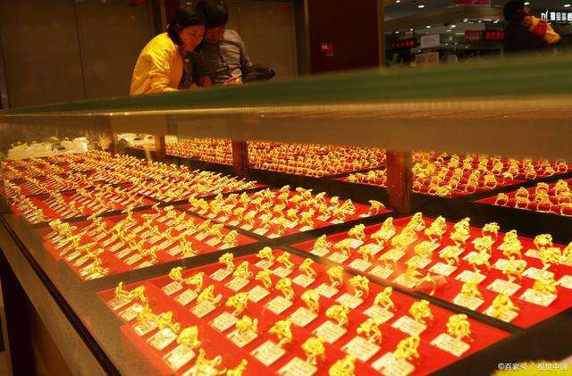 黄金首饰价格还会跌吗今天黄金首饰价格还会跌吗-第2张图片-翡翠网 黄金首饰价格还会跌吗今天黄金首饰价格还会跌吗-第2张图片-翡翠网