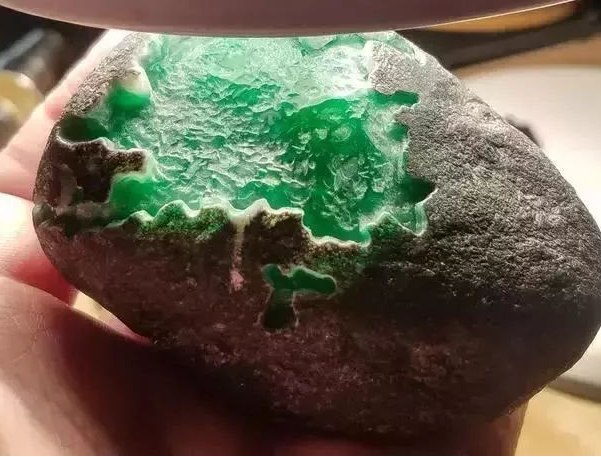 翡翠原石价格,翡翠原石价格评估-第2张图片-翡翠网 翡翠原石价格,翡翠原石价格评估-第2张图片-翡翠网