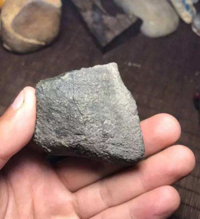 大象皮翡翠原石切开后大象皮翡翠原石切涨率-第1张图片-翡翠网 大象皮翡翠原石切开后大象皮翡翠原石切涨率-第1张图片-翡翠网