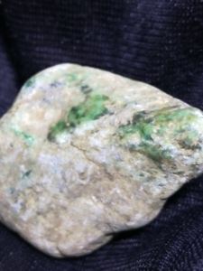 翡翠原石籽料是什么,翡翠原石籽料是什么材质-第1张图片-翡翠网 翡翠原石籽料是什么,翡翠原石籽料是什么材质-第1张图片-翡翠网