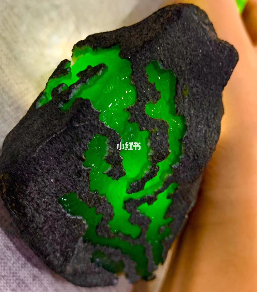 切翡翠原石图片,缅甸翡翠原石开切视频-第1张图片-翡翠网 切翡翠原石图片,缅甸翡翠原石开切视频-第1张图片-翡翠网