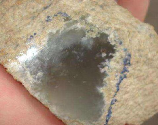 翡翠原石皮老是什么意思,翡翠原石皮有焦感-第2张图片-翡翠网 翡翠原石皮老是什么意思,翡翠原石皮有焦感-第2张图片-翡翠网