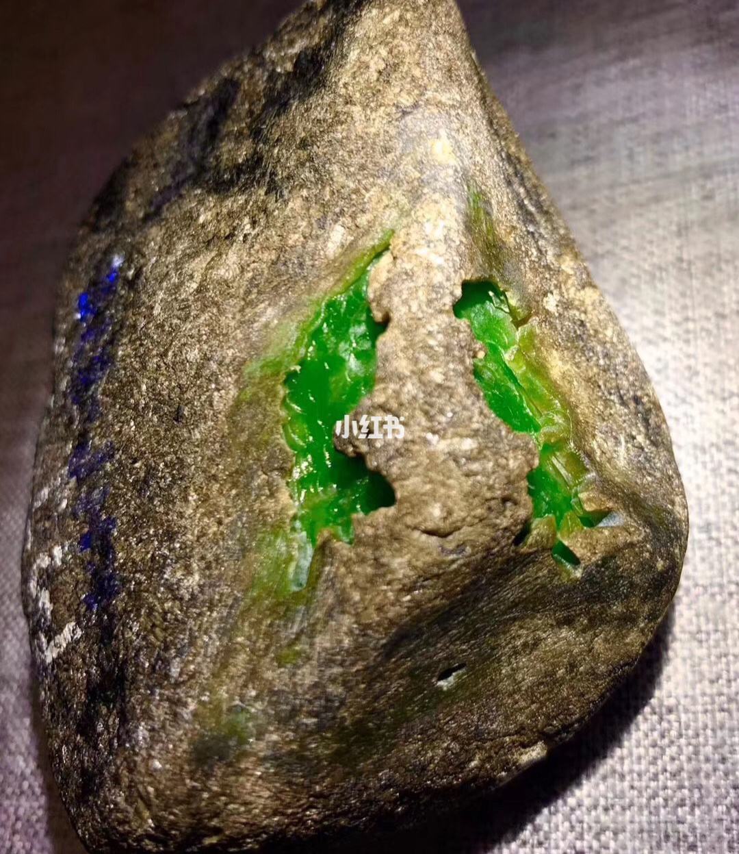 缅甸翡翠原石开切视频讲解缅甸翡翠原石开切视频-第1张图片-翡翠网 缅甸翡翠原石开切视频讲解缅甸翡翠原石开切视频-第1张图片-翡翠网