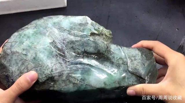 缅甸翡翠原石开切视频,翡翠原石现场切割-第2张图片-翡翠网 缅甸翡翠原石开切视频,翡翠原石现场切割-第2张图片-翡翠网