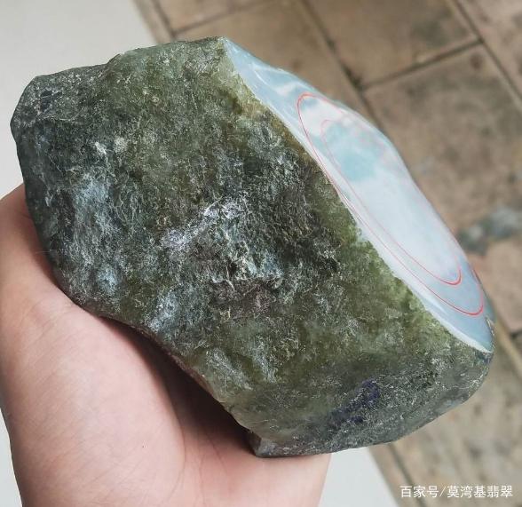 什么颜色的翡翠原石好一点什么颜色的翡翠原石好-第2张图片-翡翠网 什么颜色的翡翠原石好一点什么颜色的翡翠原石好-第2张图片-翡翠网