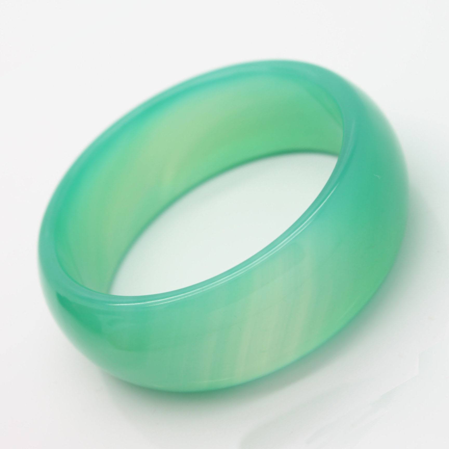 手镯是玛瑙好还是翡翠好翡翠与玛瑙手镯哪个好-第1张图片-翡翠网 手镯是玛瑙好还是翡翠好翡翠与玛瑙手镯哪个好-第1张图片-翡翠网