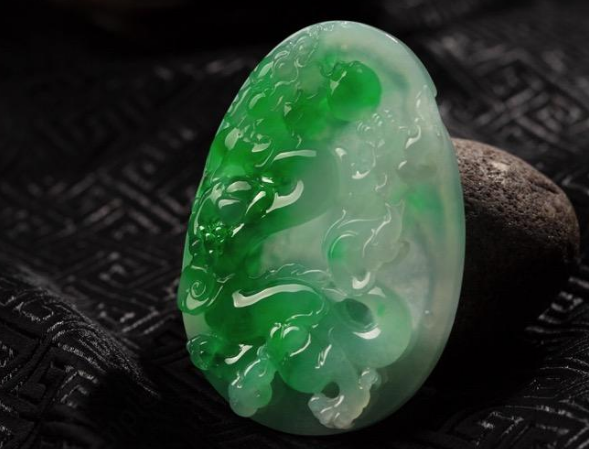 翡翠介绍讲解知识视频翡翠介绍讲解知识视频教学-第2张图片-翡翠网 翡翠介绍讲解知识视频翡翠介绍讲解知识视频教学-第2张图片-翡翠网