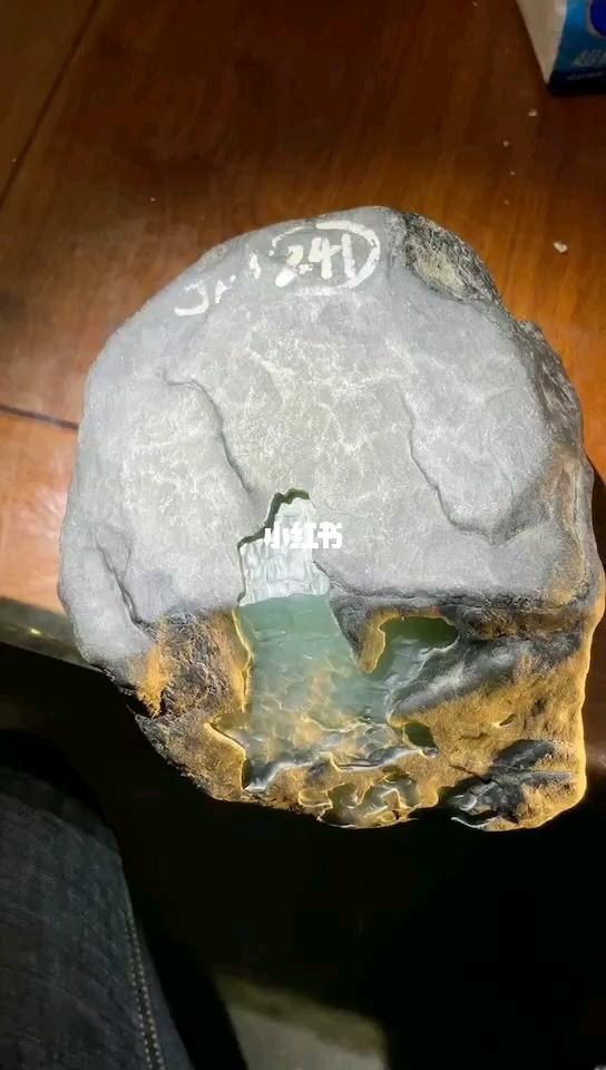 格应角翡翠成品翡翠原石格应角皮好的特点-第2张图片-翡翠网 格应角翡翠成品翡翠原石格应角皮好的特点-第2张图片-翡翠网