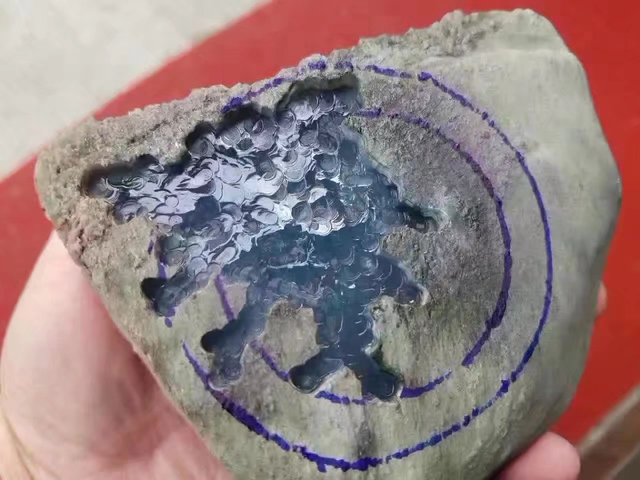 莫西沙翡翠原石水泥皮莫西沙龙石种翡翠原石-第2张图片-翡翠网 莫西沙翡翠原石水泥皮莫西沙龙石种翡翠原石-第2张图片-翡翠网