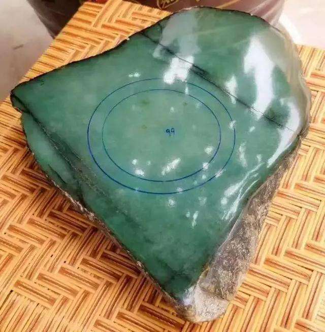 鉴定翡翠的专家翡翠原石鉴定专家-第2张图片-翡翠网 鉴定翡翠的专家翡翠原石鉴定专家-第2张图片-翡翠网