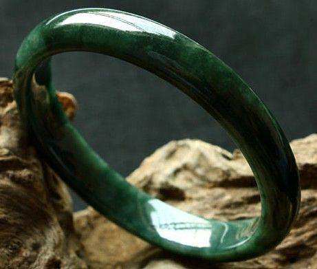 翡翠手镯颜色暗绿翡翠手镯颜色暗绿什么原因-第1张图片-翡翠网 翡翠手镯颜色暗绿翡翠手镯颜色暗绿什么原因-第1张图片-翡翠网