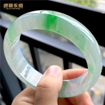 翡翠手镯颜色暗绿翡翠手镯颜色暗绿什么原因-第2张图片-翡翠网 翡翠手镯颜色暗绿翡翠手镯颜色暗绿什么原因-第2张图片-翡翠网